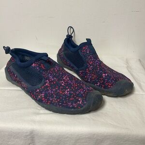 Women’s Lands End  water shoes size 9